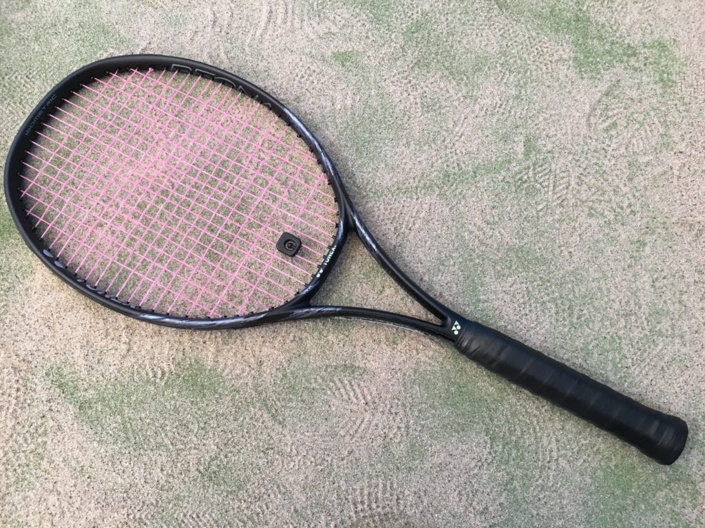 二代目　レグナ　REGNA 100 ヨネックス　YONEX　テニスラケットフレームに1箇所傷があります